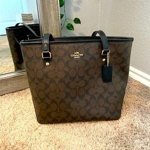 Coach City Tote In Signature Canvas - Gold/Brown Black